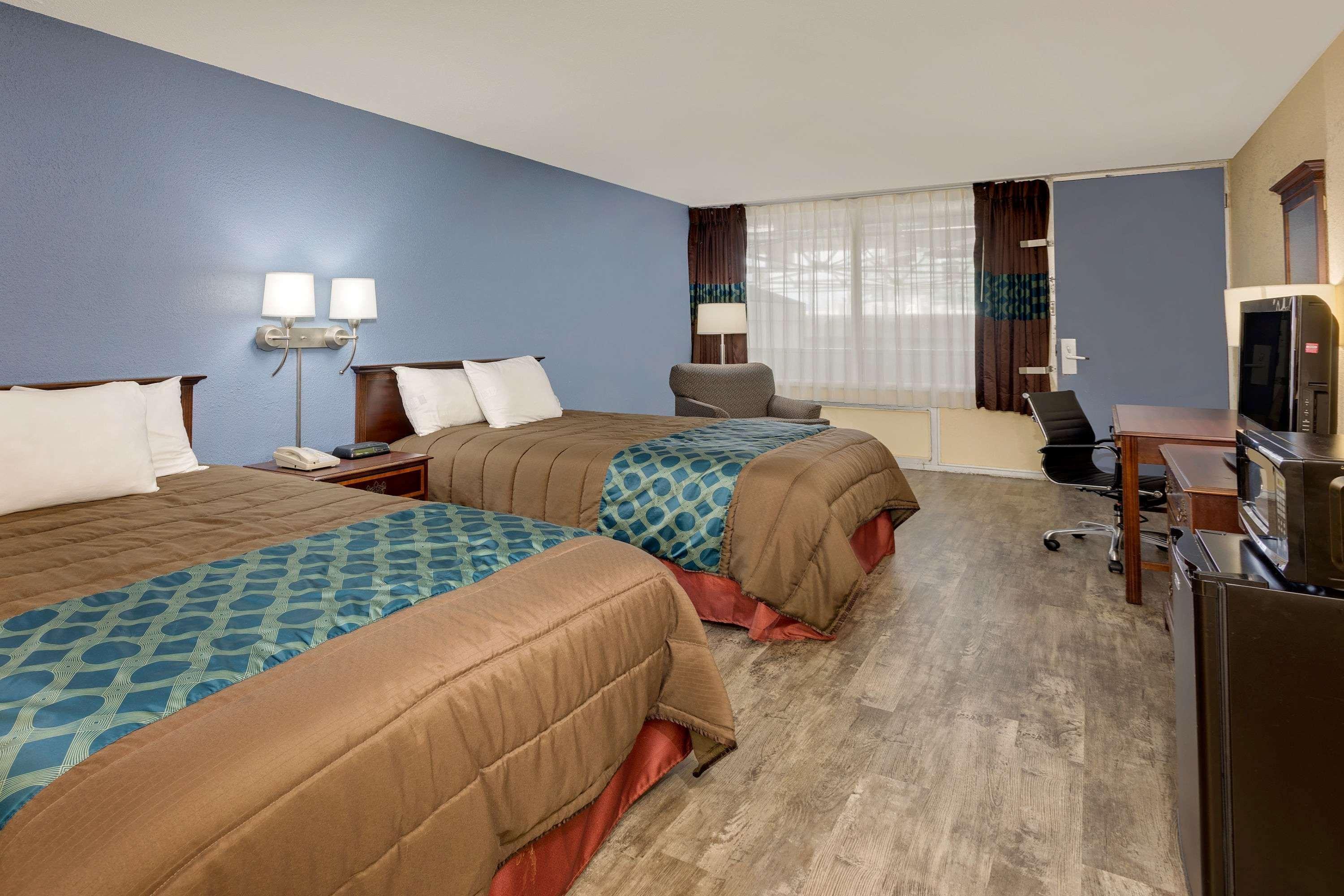 Days Inn By Wyndham Montgomery Near Aum Exterior foto
