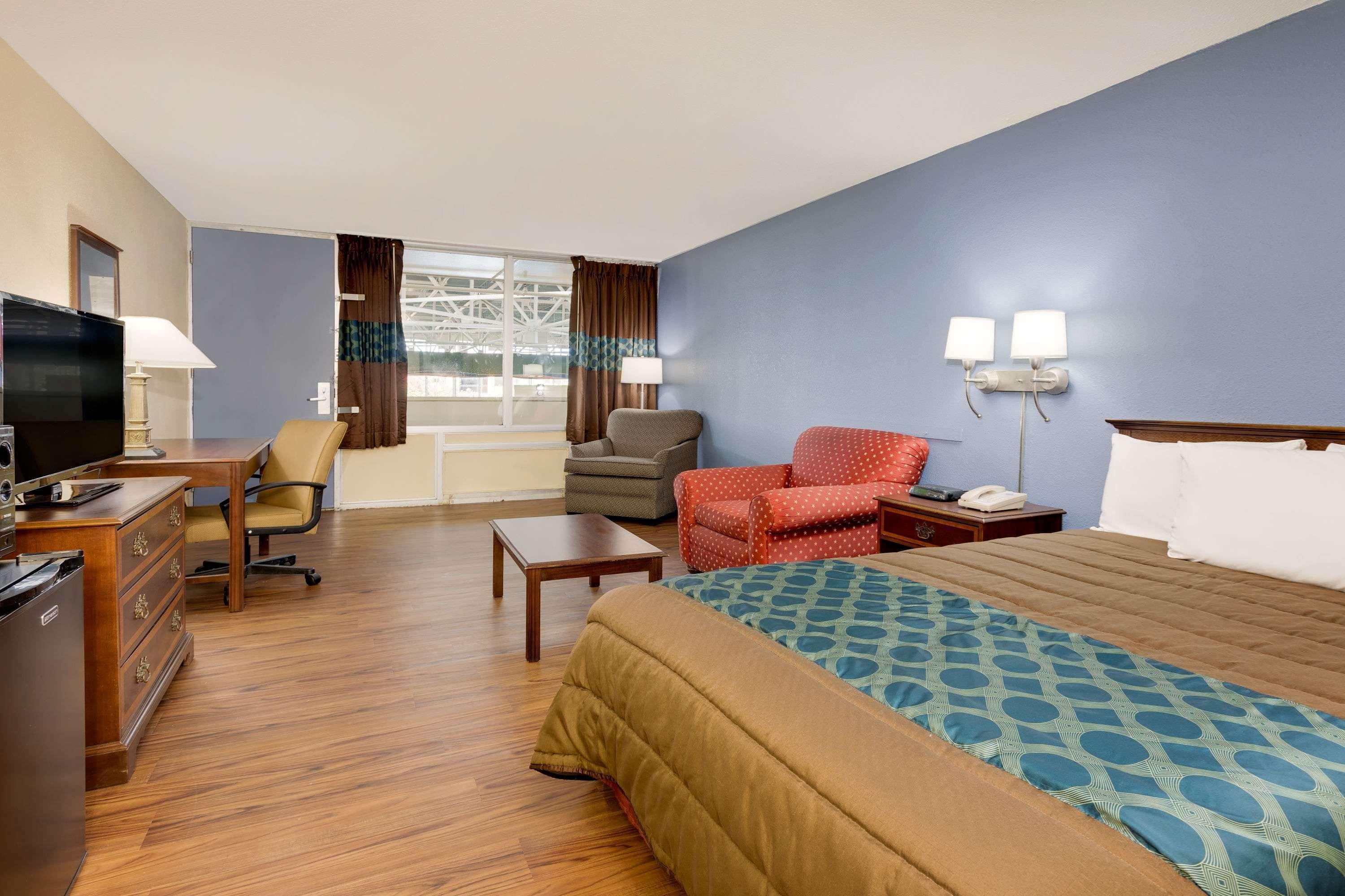 Days Inn By Wyndham Montgomery Near Aum Exterior foto