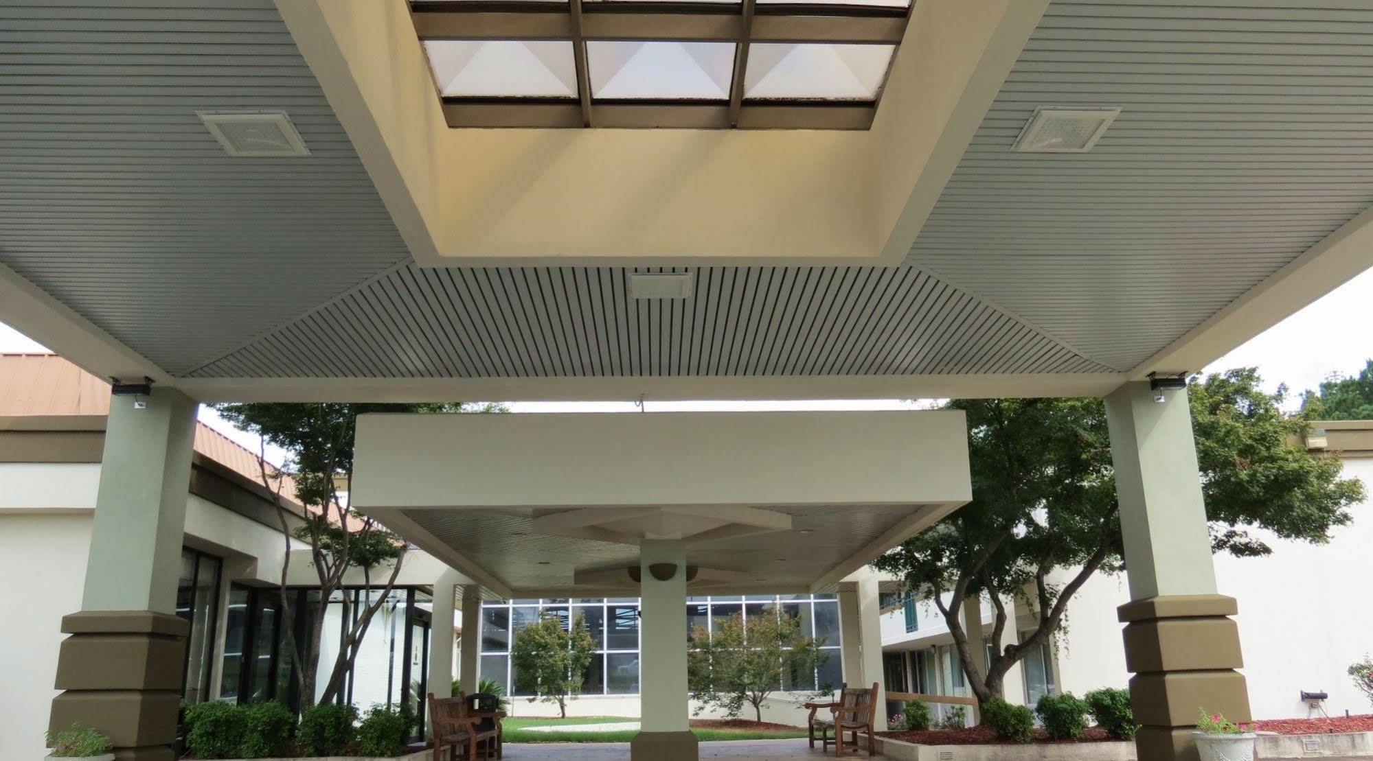 Days Inn By Wyndham Montgomery Near Aum Exterior foto
