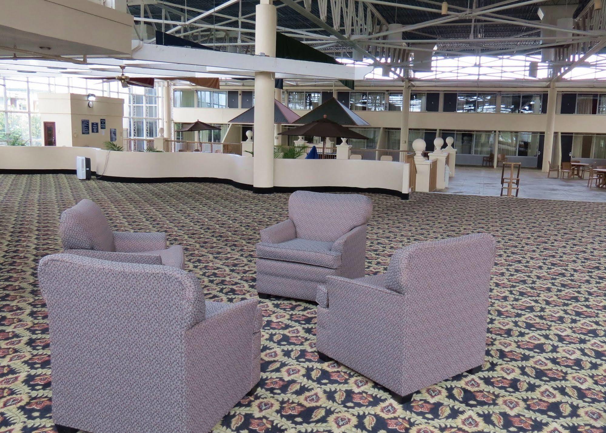 Days Inn By Wyndham Montgomery Near Aum Exterior foto
