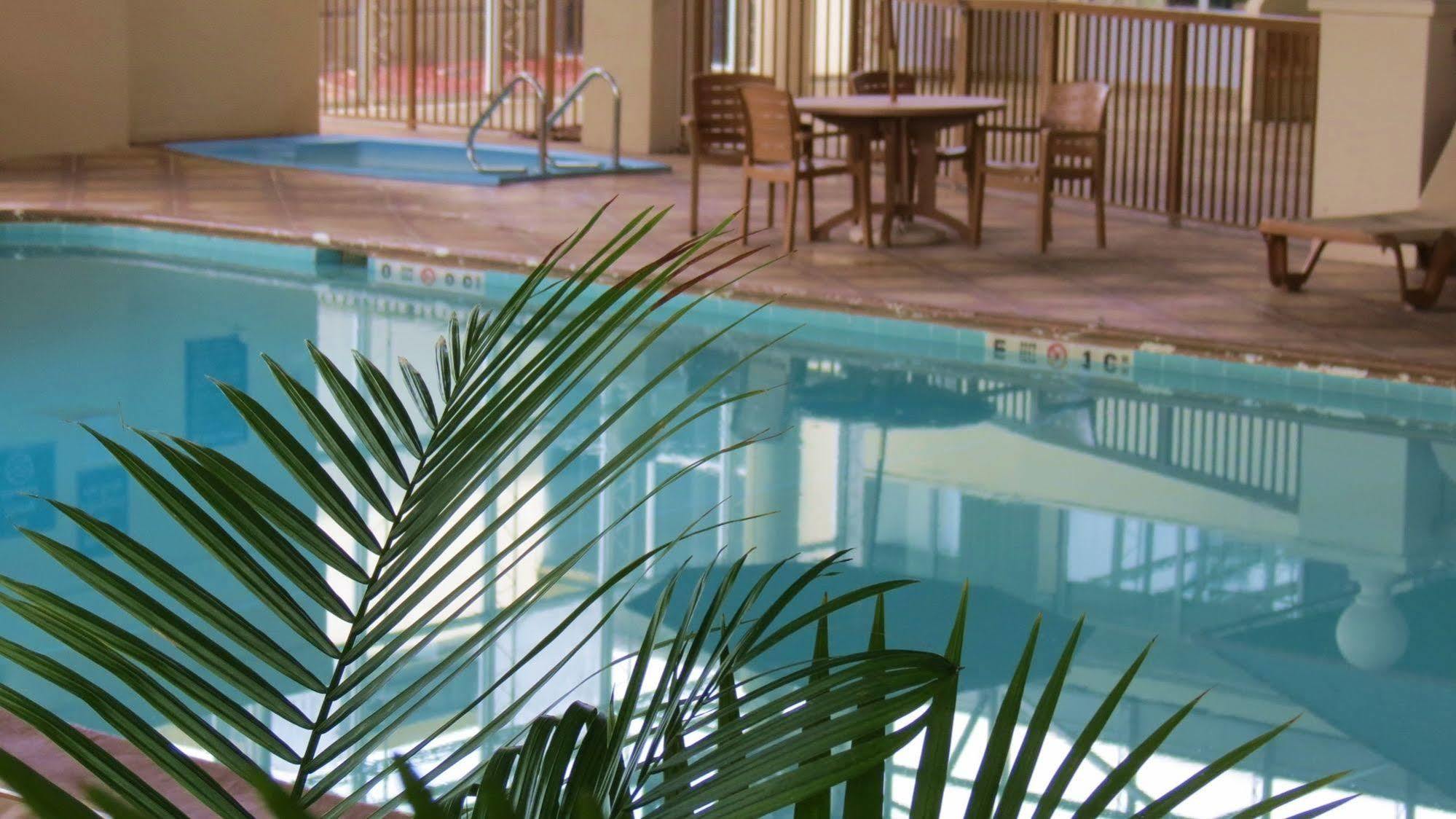 Days Inn By Wyndham Montgomery Near Aum Exterior foto